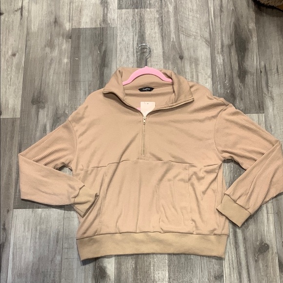 NWT Kangaroo Pocket Tan Quarter-Zip Pullover Medium - Picture 6 of 12